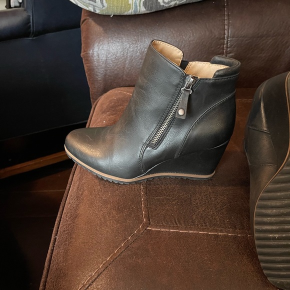 NATURALIZER “SOUL” WOMEN’S ANKLE BOOTS. BLACK IN COLOR, SUPER COMFY. - Picture 10 of 10